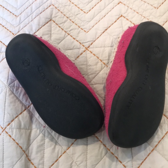 3/$15 KAMIK 8T Cozy Cabin Slippers Pink Fleece Toddler Girls Slip On Rubber Sole - Picture 2 of 3